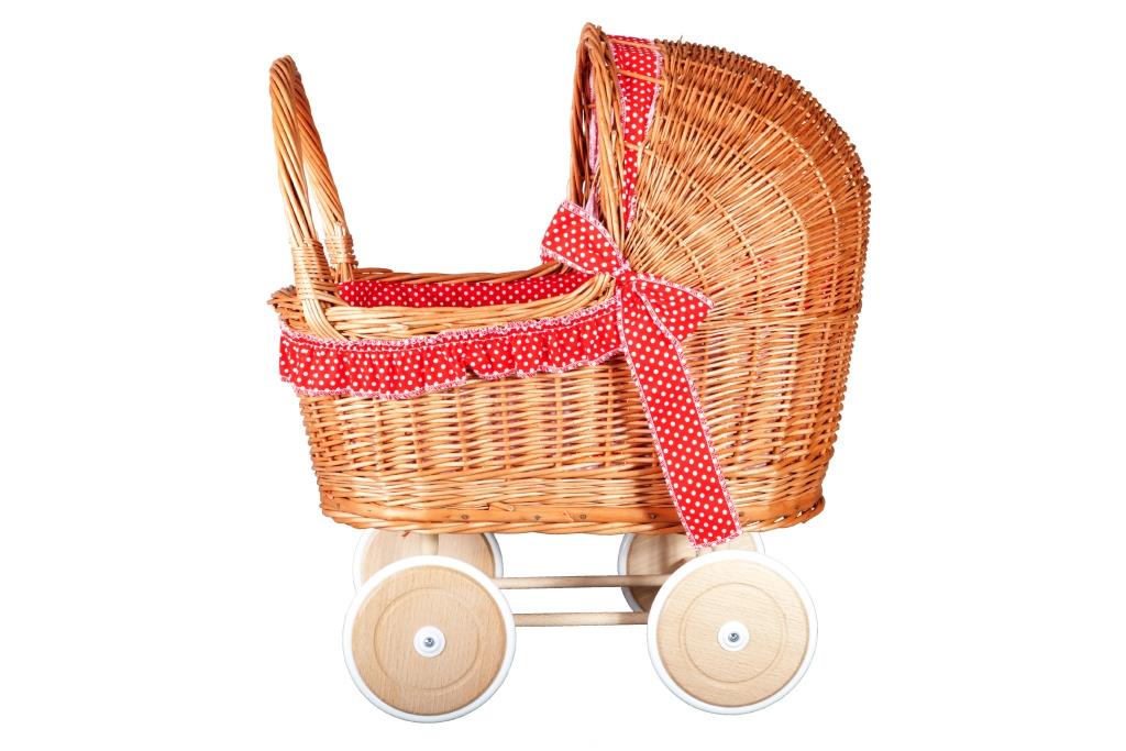 Rieten poppenwagen met kap met rood wit bekleding bij Elly's Speelgoedkraam