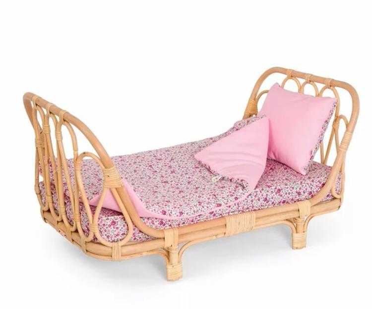 poppie-toys-rattan-poppenbedje-weide-met-dekbedset